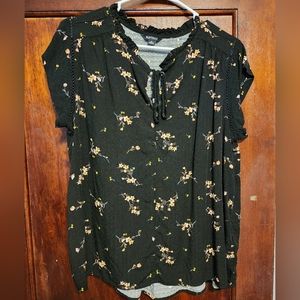 Buffalo brand cute top size medium black with florals